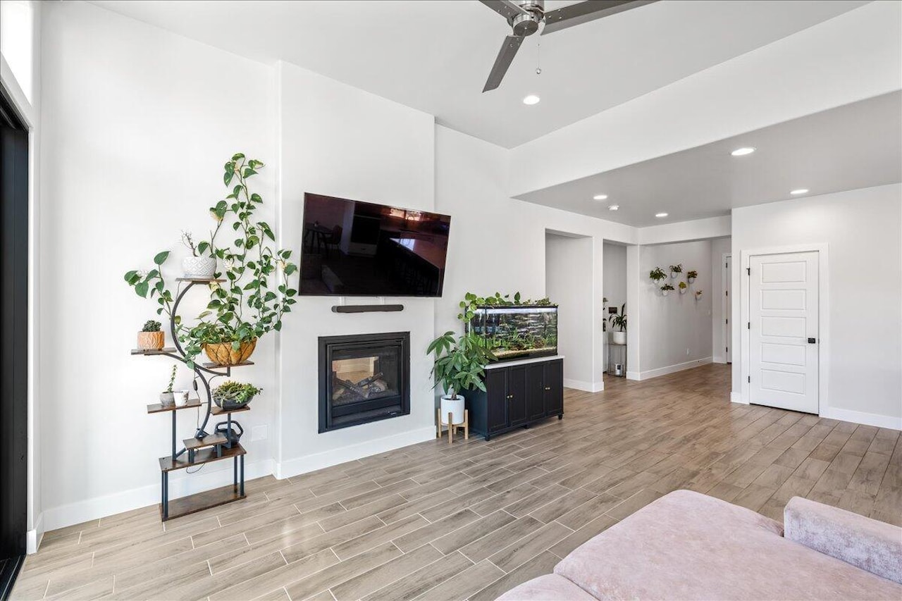 2210 N Montagna ST Washington, UT 84780 home for sale, MLS#25-267382 - Erika Rogers Photo 7