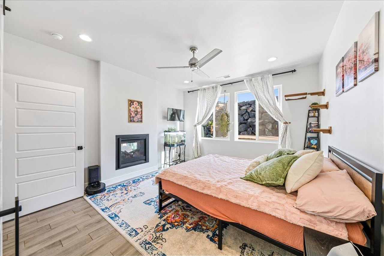 2210 N Montagna ST Washington, UT 84780 home for sale, MLS#25-267382 - Erika Rogers Photo 15