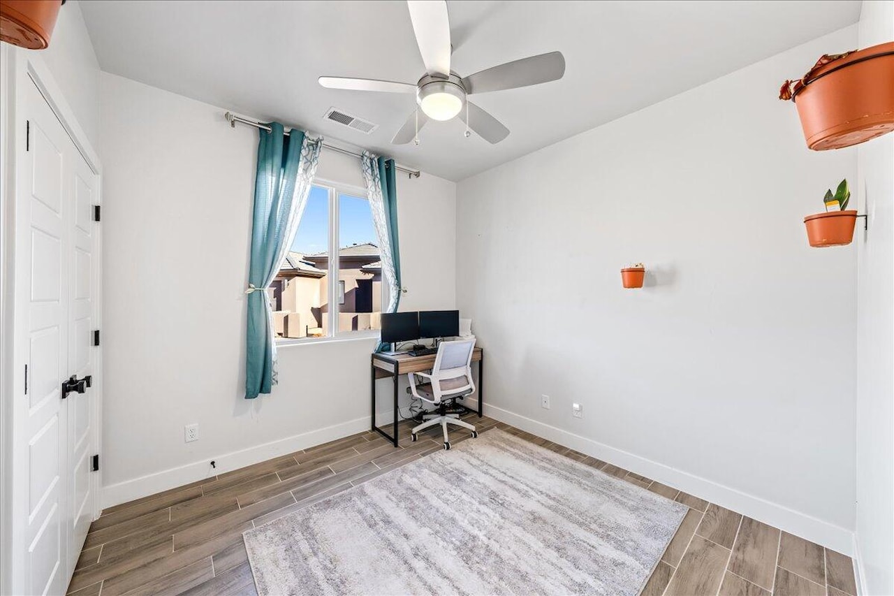 2210 N Montagna ST Washington, UT 84780 home for sale, MLS#25-267382 - Erika Rogers Photo 22