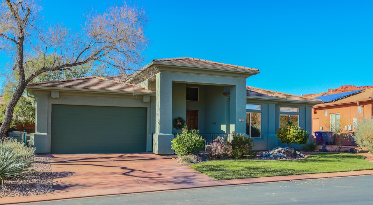 1613 N Primrose DR St George, UT 84770 home for sale, MLS#25-267251 - Erika Rogers Photo 2