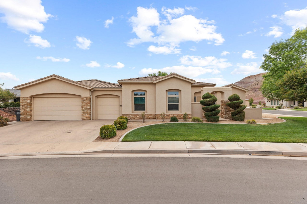 363 N Lost Creek DR St George, UT 84770 home for sale, MLS#25-264564 - Erika Rogers