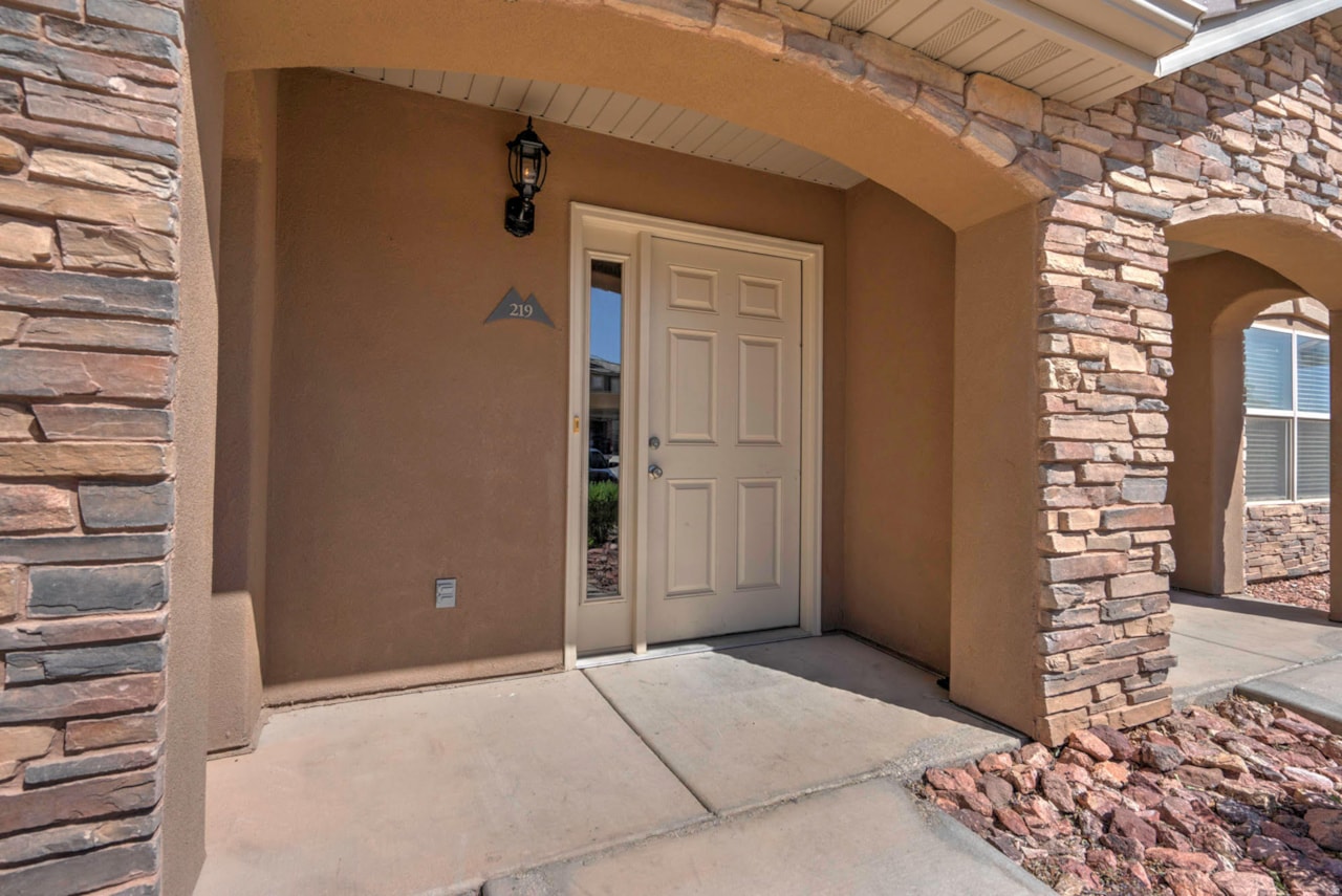 3155 S Hidden Valley DR #219 St George, UT 84790 home for sale, MLS#25-266563 - Erika Rogers Photo 3