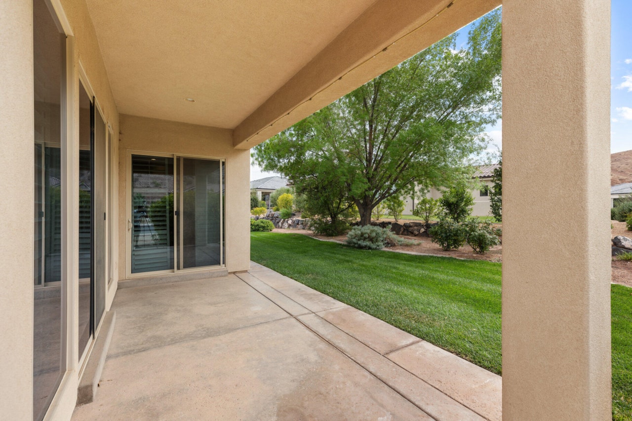 363 N Lost Creek DR St George, UT 84770 home for sale, MLS#25-264564 - Erika Rogers Photo 6