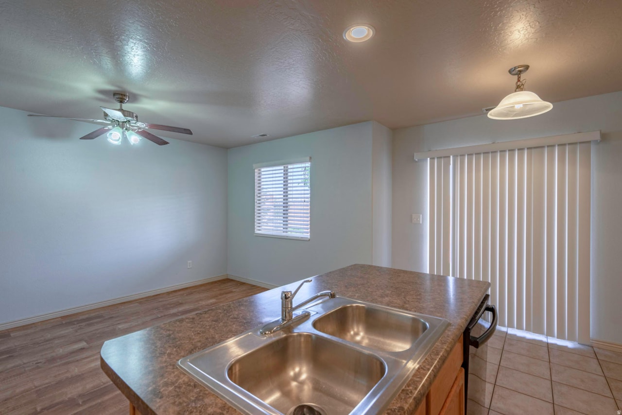 3155 S Hidden Valley DR #219 St George, UT 84790 home for sale, MLS#25-266563 - Erika Rogers Photo 14