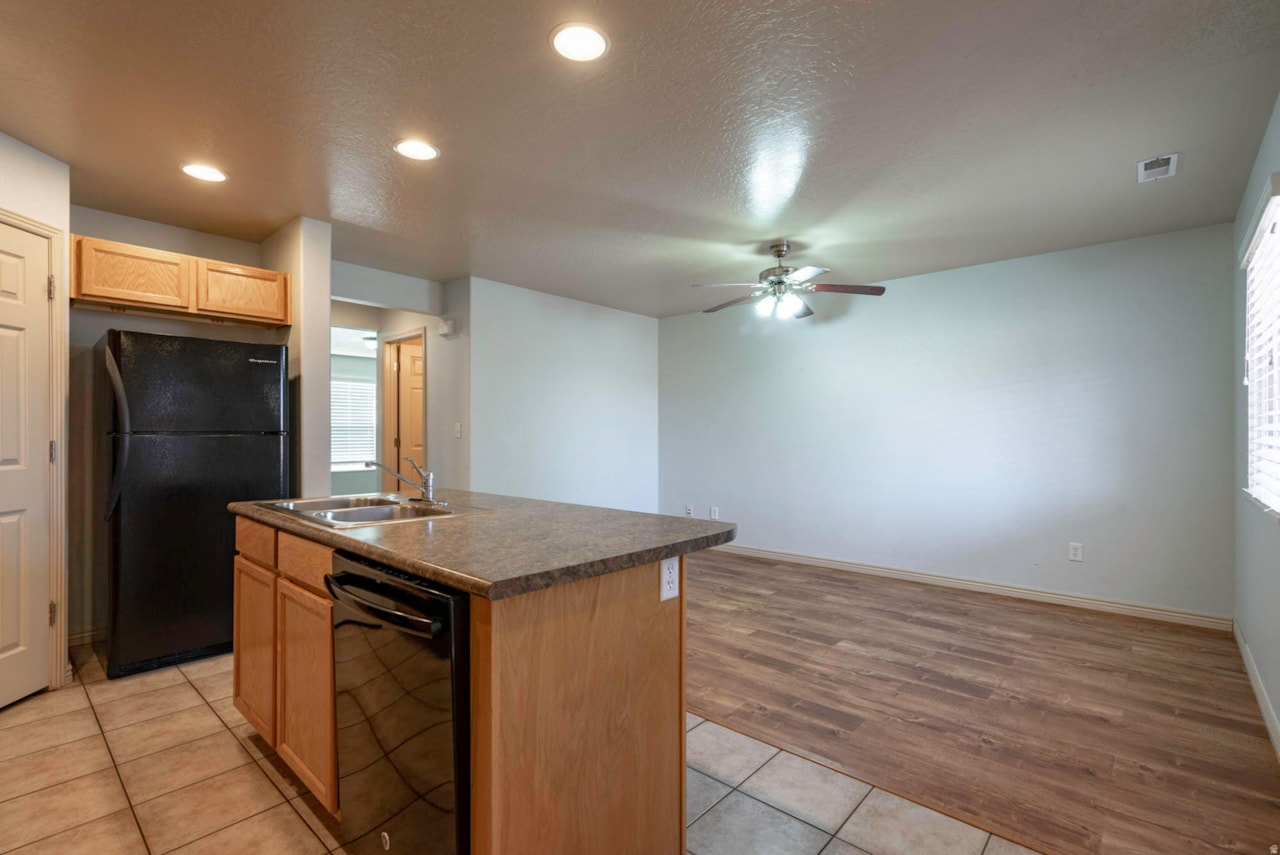 3155 S Hidden Valley DR #219 St George, UT 84790 home for sale, MLS#25-266563 - Erika Rogers Photo 16