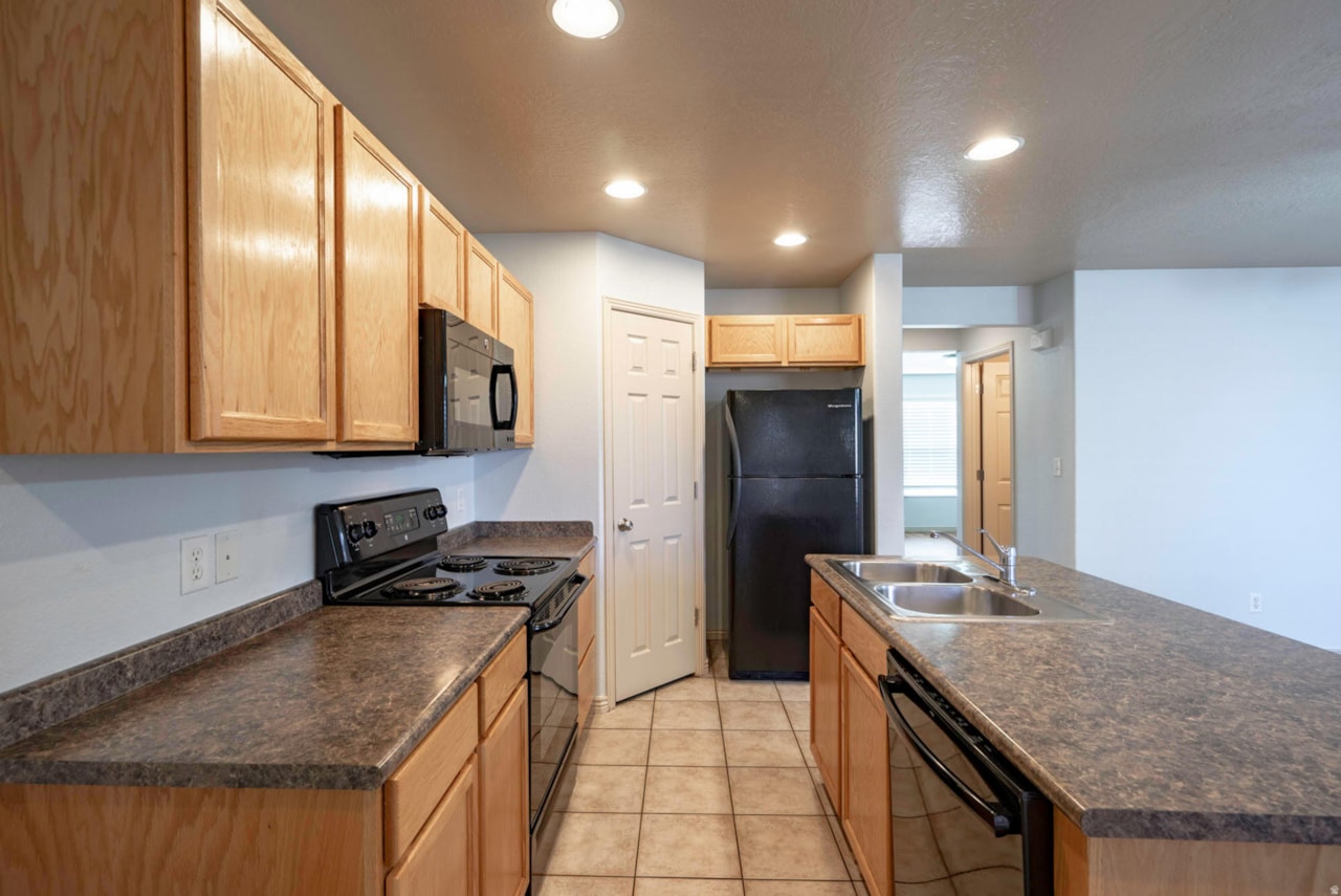 3155 S Hidden Valley DR #219 St George, UT 84790 home for sale, MLS#25-266563 - Erika Rogers Photo 13