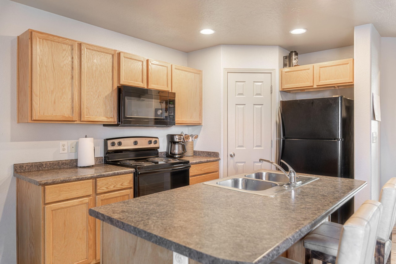 3155 S Hidden Valley DR #219 St George, UT 84790 home for sale, MLS#25-266563 - Erika Rogers Photo 9