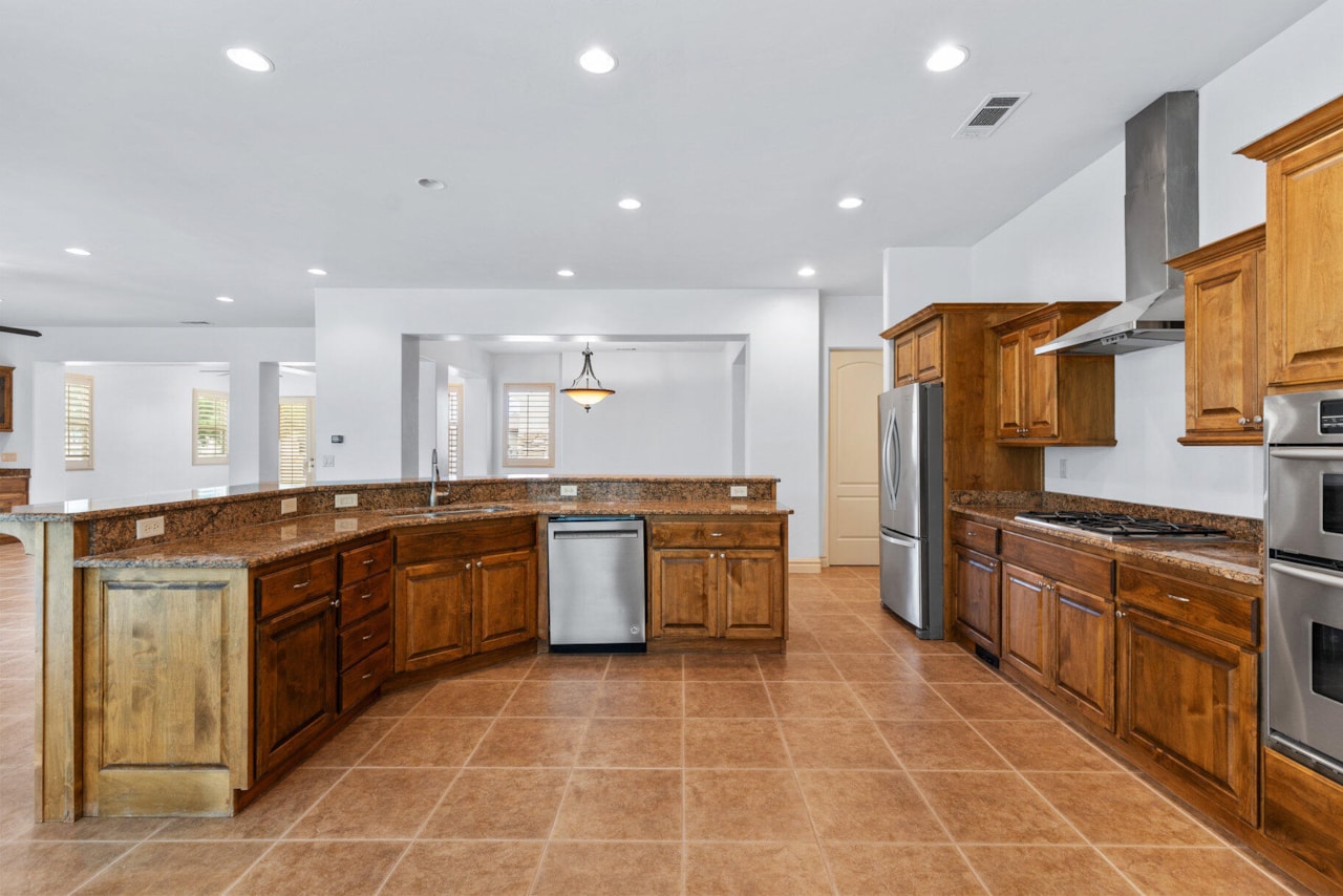 363 N Lost Creek DR St George, UT 84770 home for sale, MLS#25-264564 - Erika Rogers Photo 13