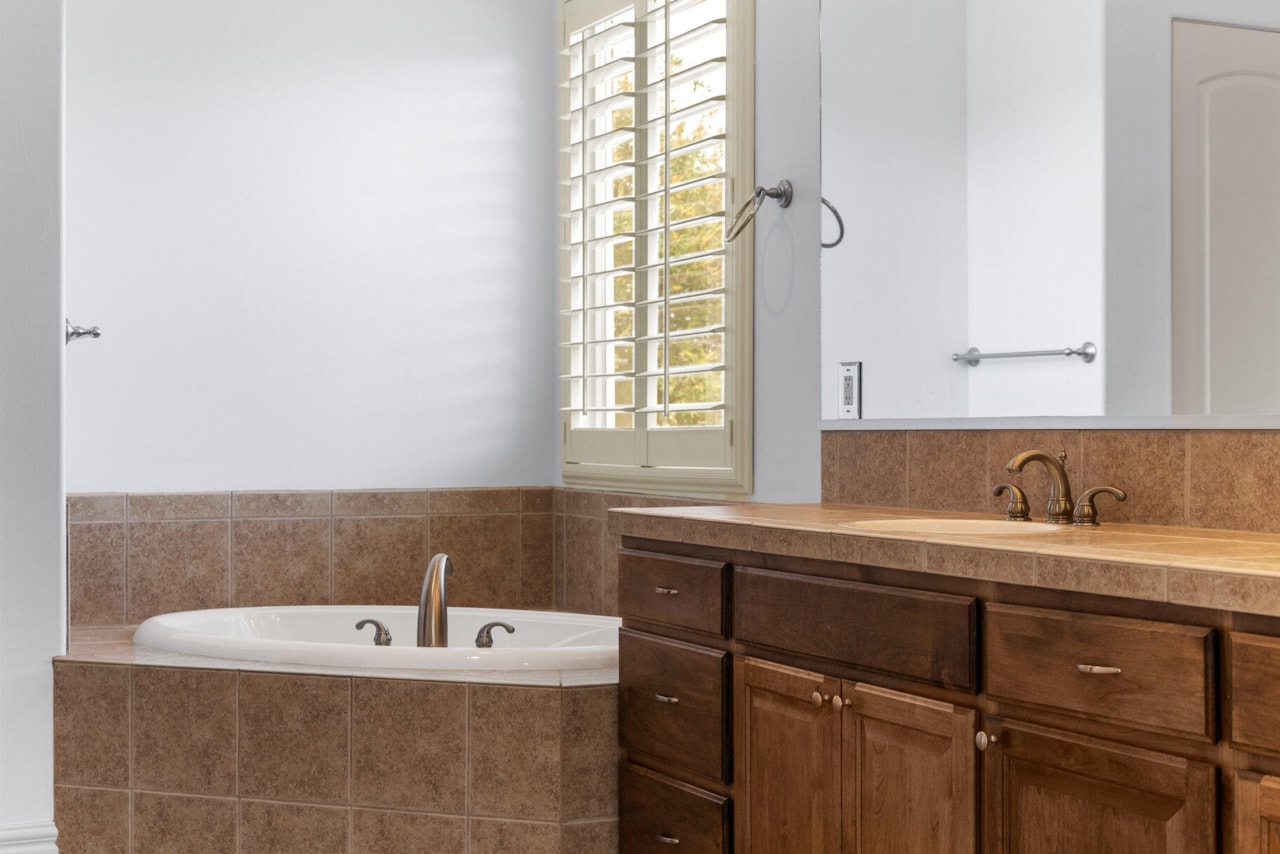 363 N Lost Creek DR St George, UT 84770 home for sale, MLS#25-264564 - Erika Rogers Photo 27