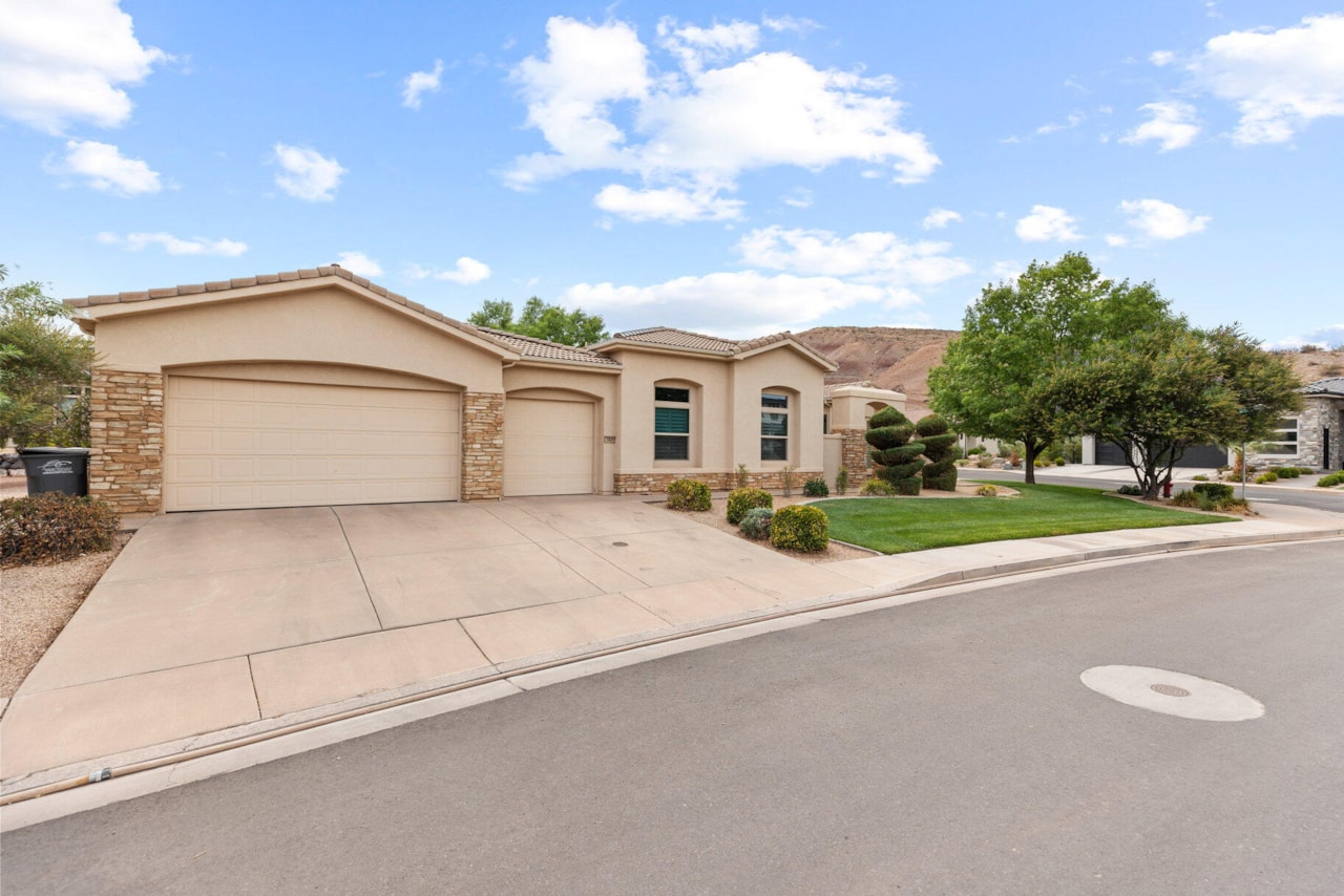 363 N Lost Creek DR St George, UT 84770 home for sale, MLS#25-264564 - Erika Rogers Photo 41