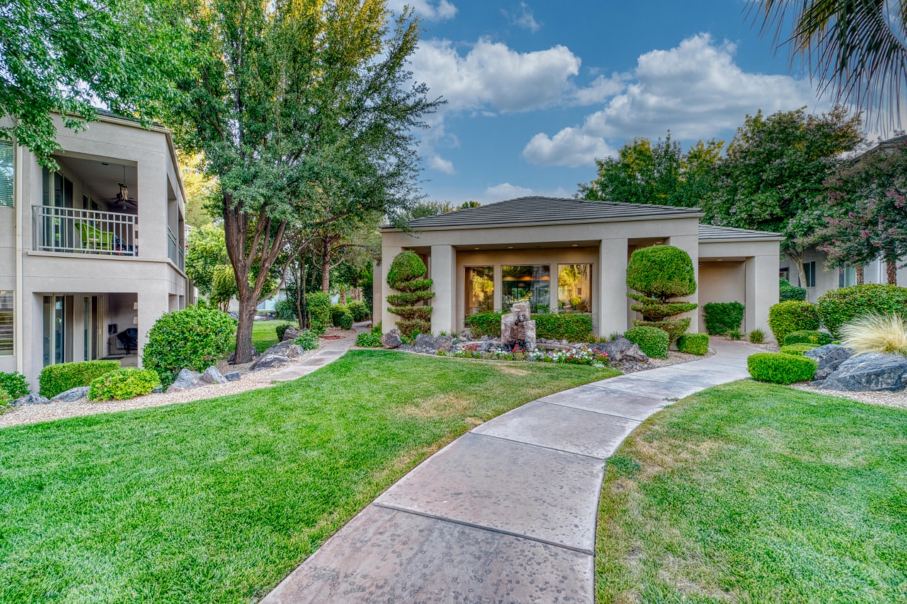 225 N Country #104 St George, UT 84770 condo for sale, MLS#25-263694 - Erika Rogers Photo 32