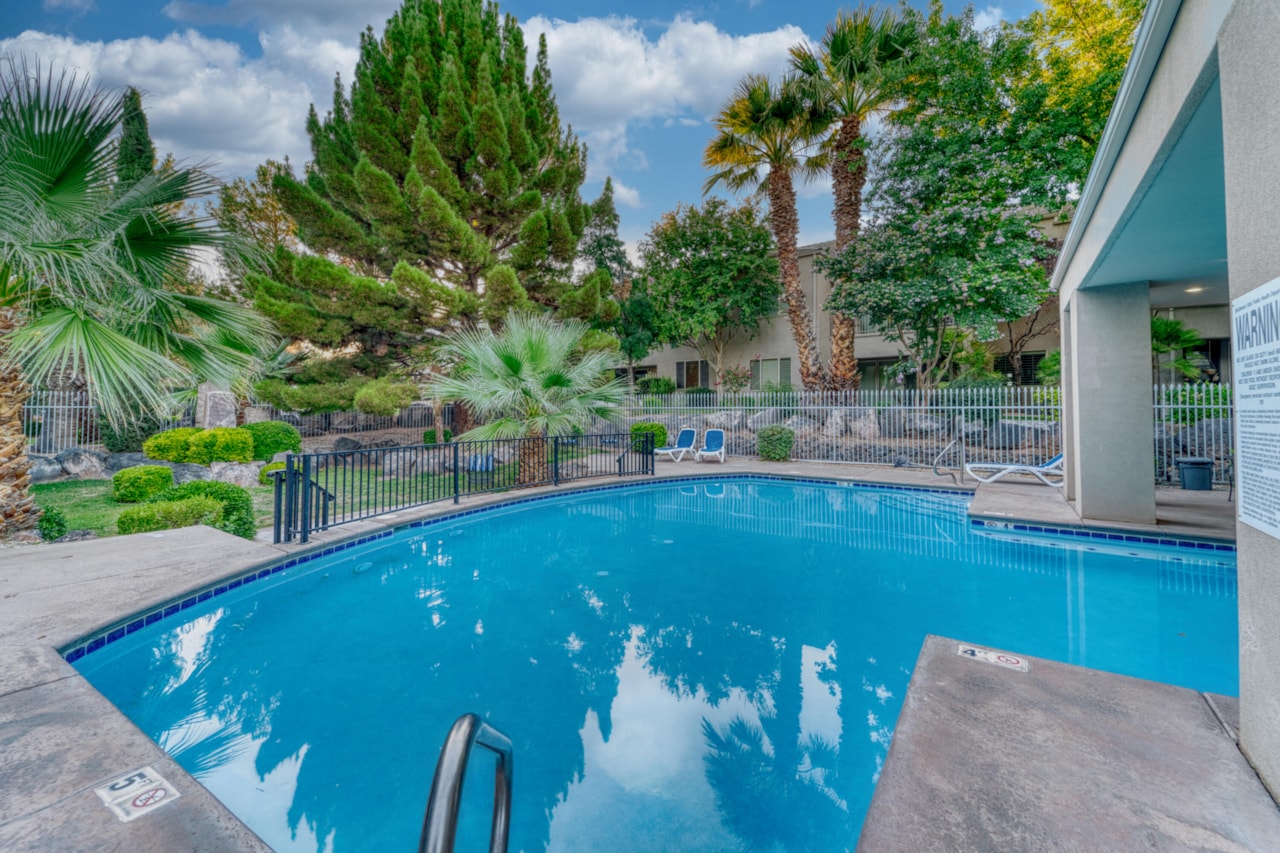 225 N Country #104 St George, UT 84770 condo for sale, MLS#25-263694 - Erika Rogers Photo 2