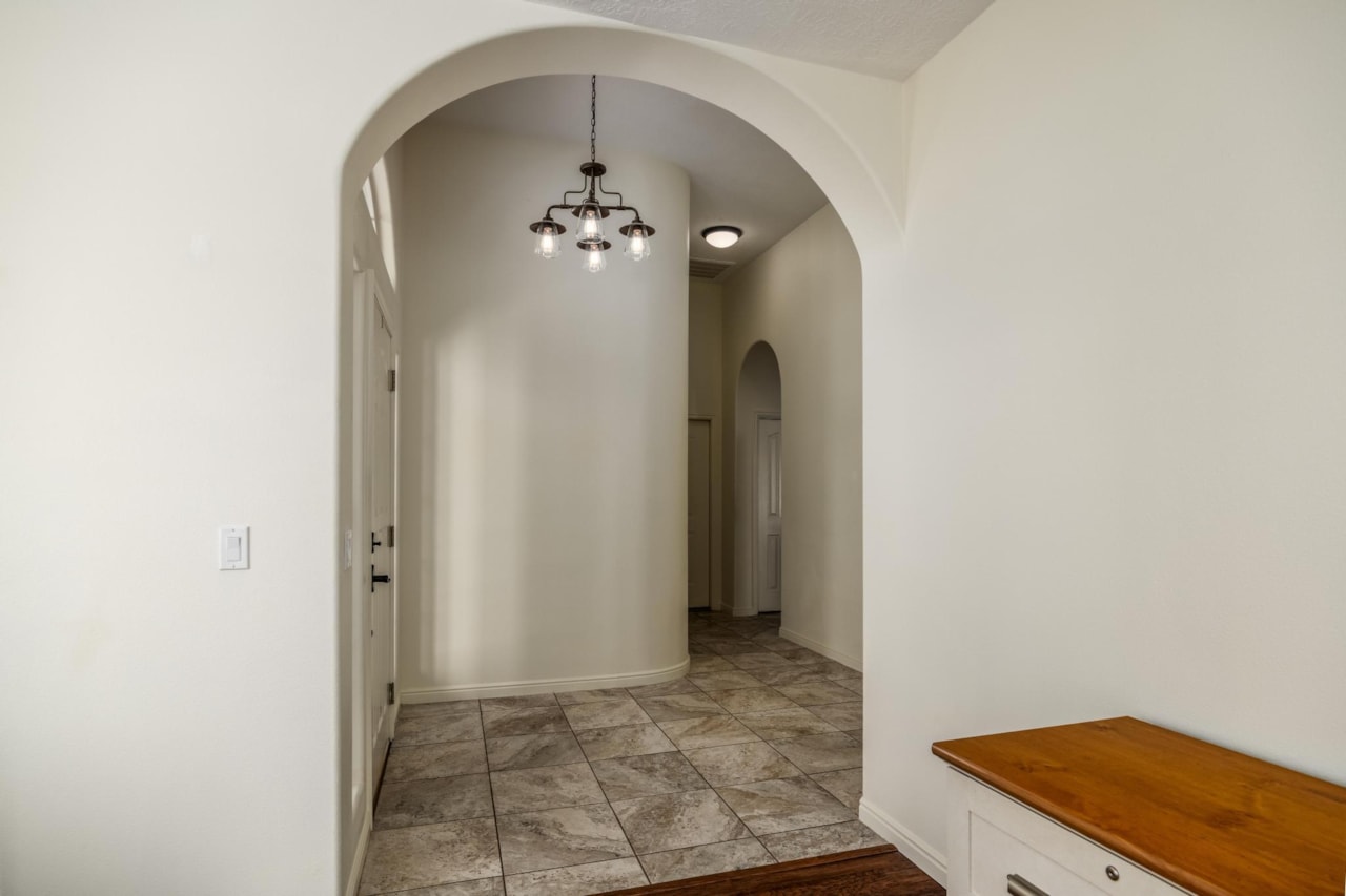 2115 Blake DR Santa Clara, UT 84765 home for sale, MLS#25-267395 - Erika Rogers Photo 3