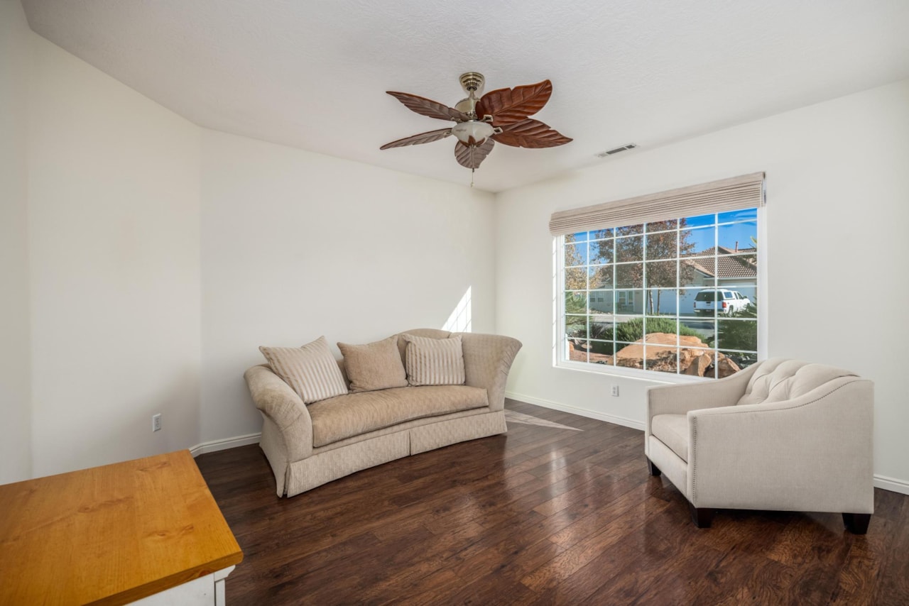 2115 Blake DR Santa Clara, UT 84765 home for sale, MLS#25-267395 - Erika Rogers Photo 4