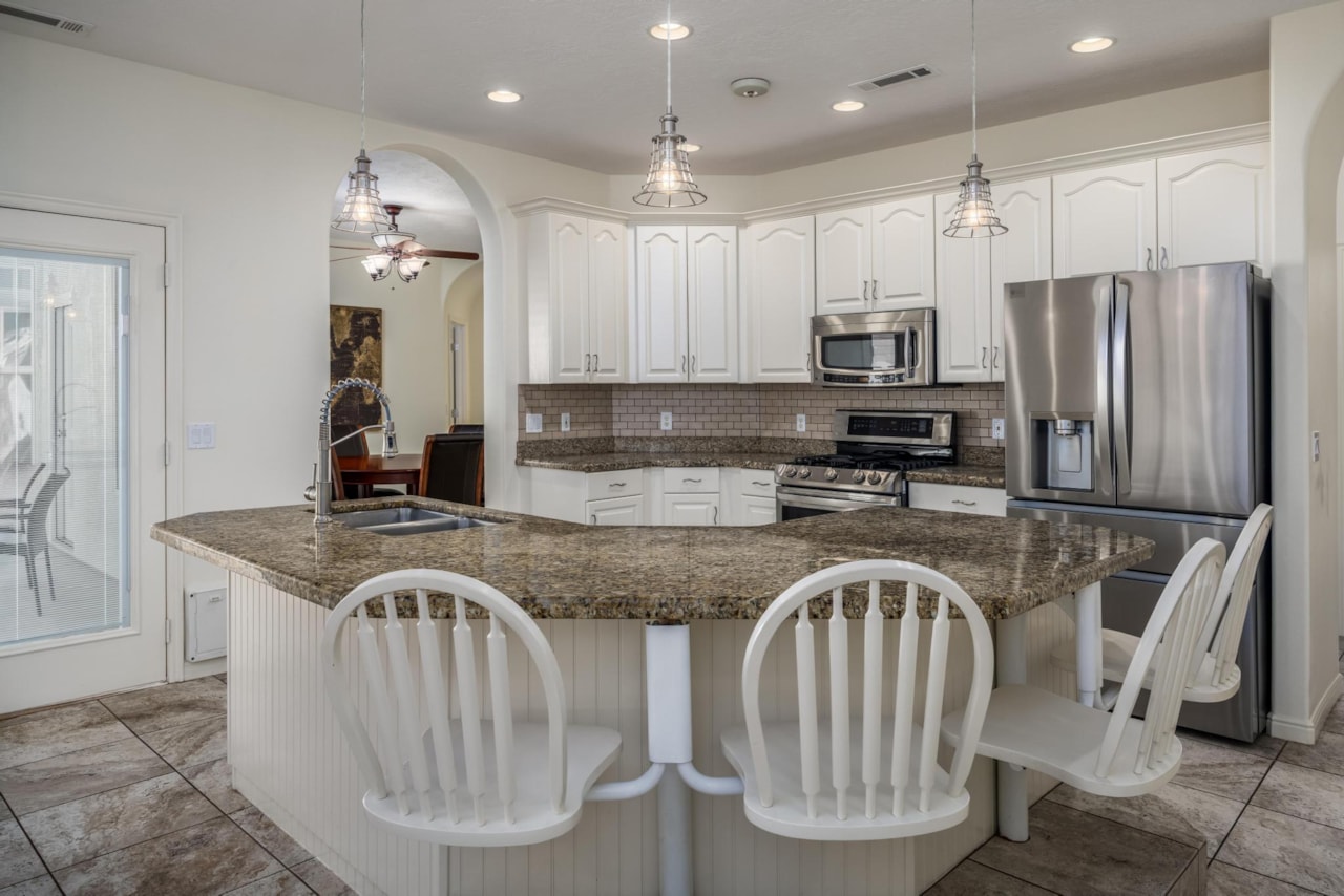 2115 Blake DR Santa Clara, UT 84765 home for sale, MLS#25-267395 - Erika Rogers Photo 6