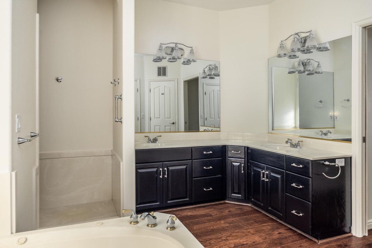 2115 Blake DR Santa Clara, UT 84765 home for sale, MLS#25-267395 - Erika Rogers Photo 11