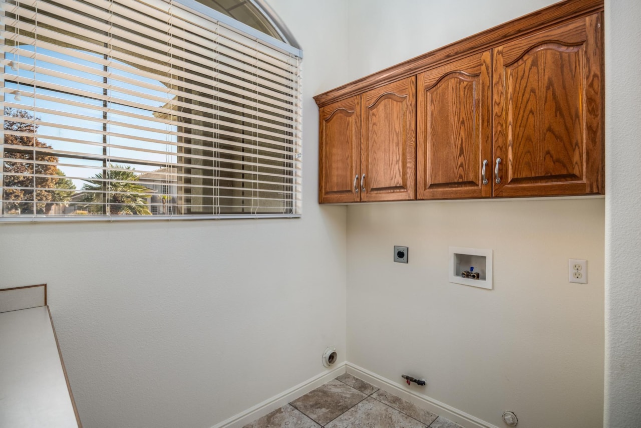 2115 Blake DR Santa Clara, UT 84765 home for sale, MLS#25-267395 - Erika Rogers Photo 16