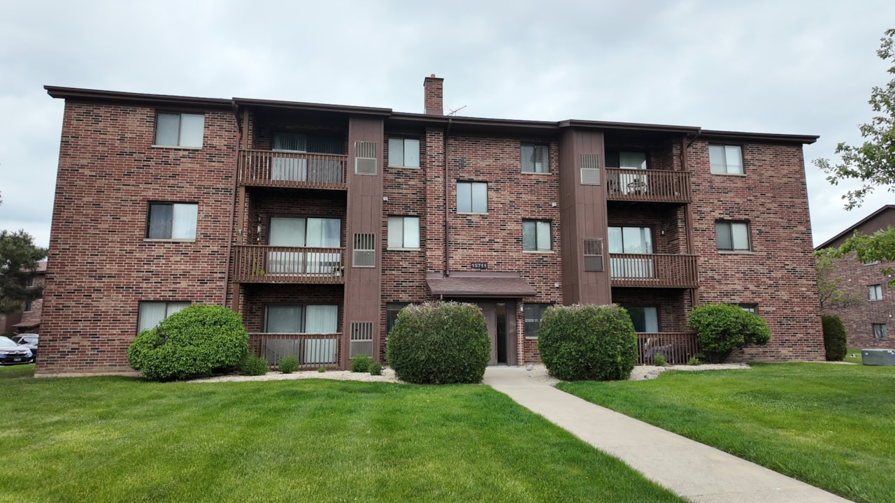 15711 Peggy Ln #7 Oak Forest, IL 60452 | MLS 12532356