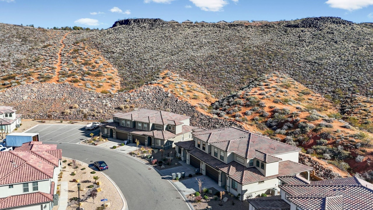 2462 E Cascada Way Washington, UT 84780 home for sale, MLS#25-267442 - Erika Rogers Photo 5