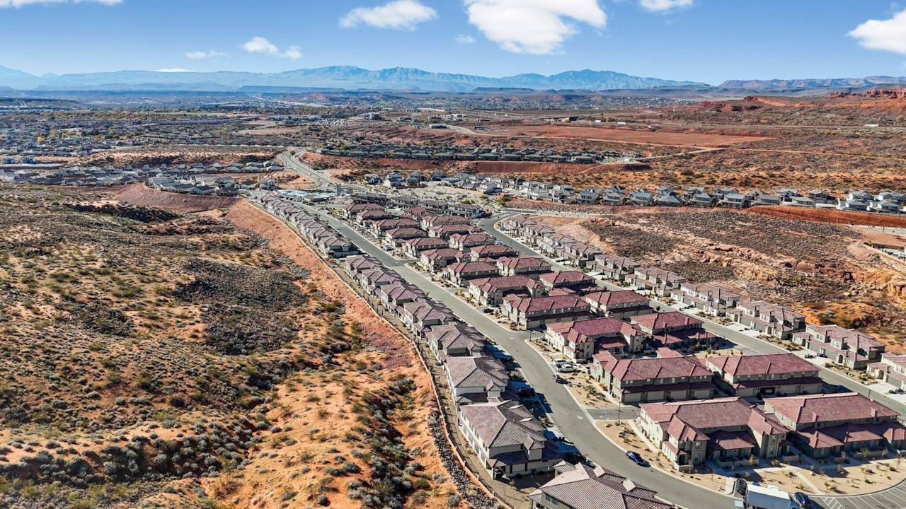 2462 E Cascada Way Washington, UT 84780 home for sale, MLS#25-267442 - Erika Rogers Photo 6