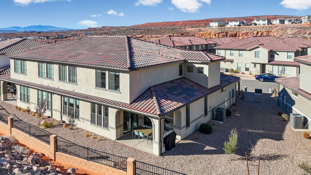 2462 E Cascada Way Washington, UT 84780 home for sale, MLS#25-267442 - Erika Rogers Photo 7