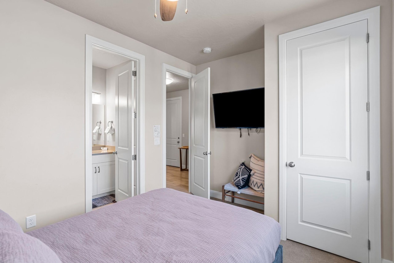 2462 E Cascada Way Washington, UT 84780 home for sale, MLS#25-267442 - Erika Rogers Photo 11