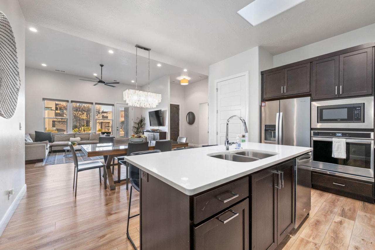 4873 N Winged Foot DR St George, UT 84770 home for sale, MLS#25-267443 - Erika Rogers Photo 8