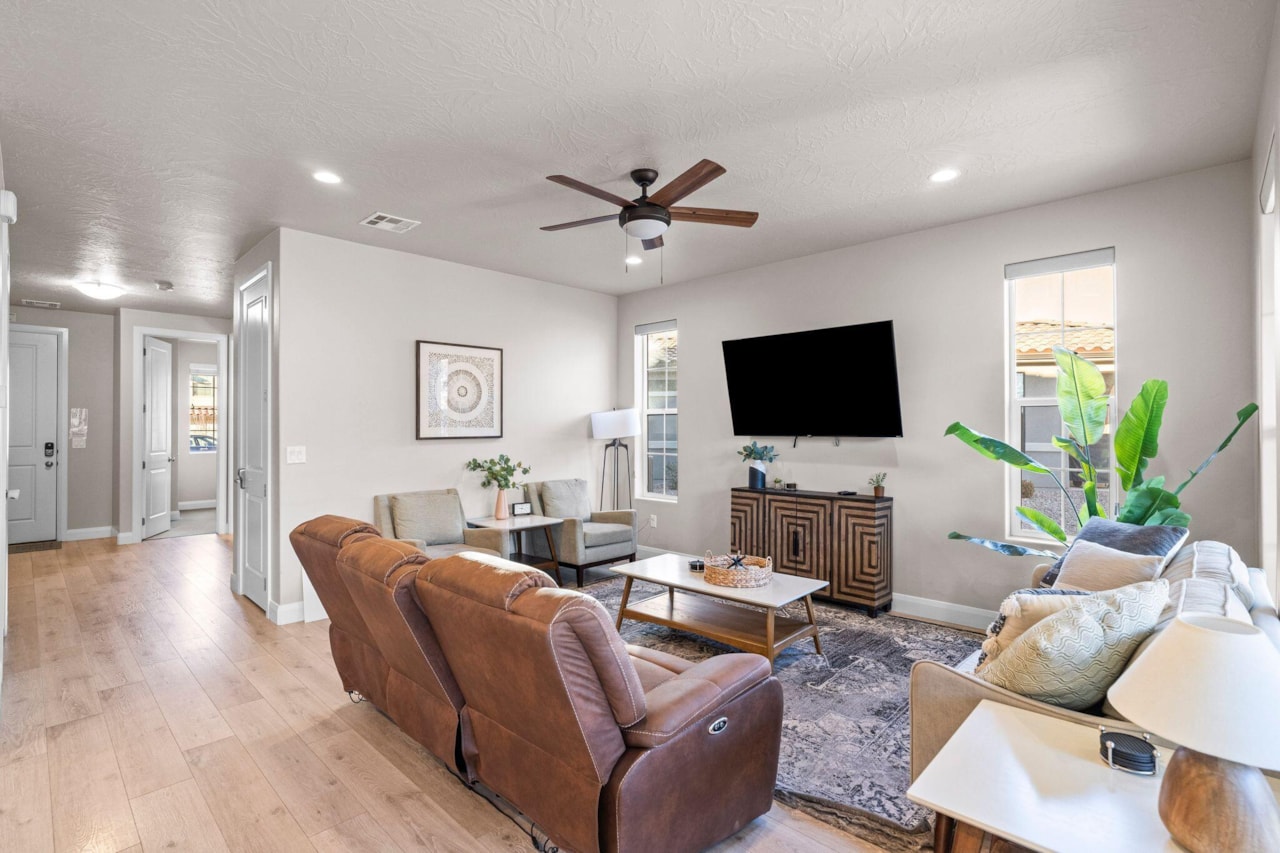 2462 E Cascada Way Washington, UT 84780 home for sale, MLS#25-267442 - Erika Rogers Photo 15