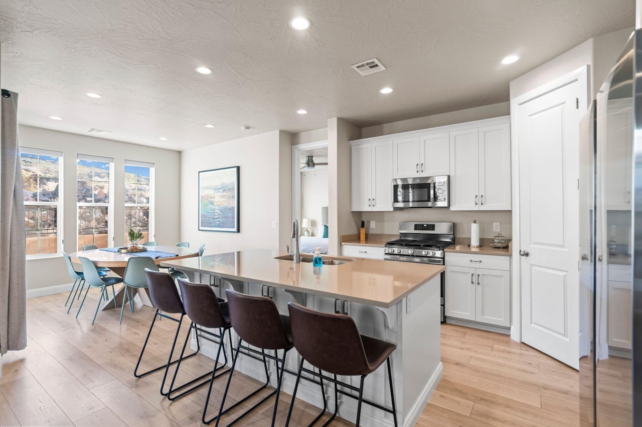 2462 E Cascada Way Washington, UT 84780 home for sale, MLS#25-267442 - Erika Rogers Photo 17