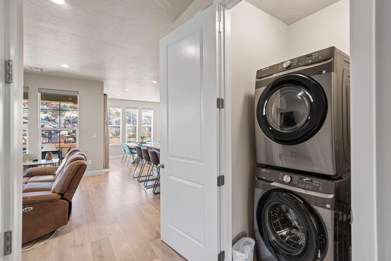 2462 E Cascada Way Washington, UT 84780 home for sale, MLS#25-267442 - Erika Rogers Photo 18