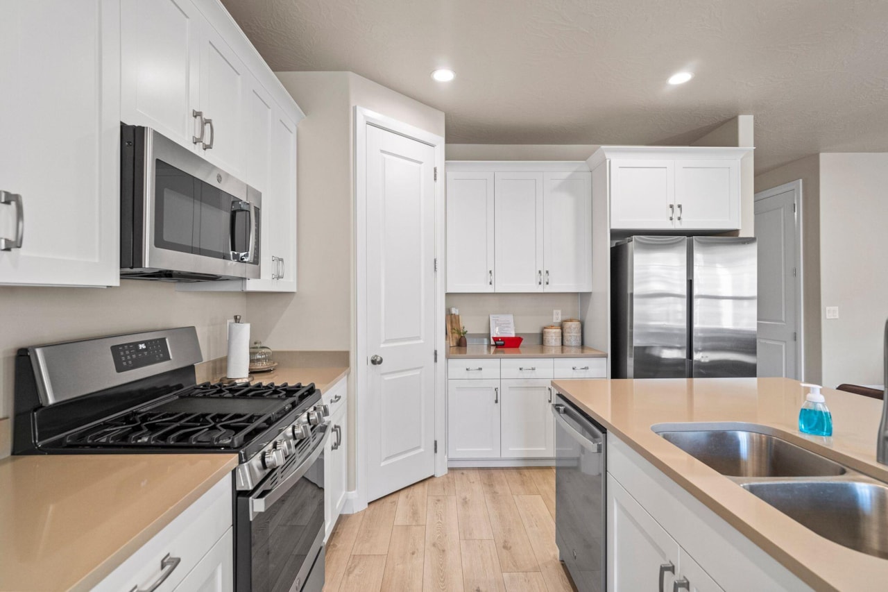 2462 E Cascada Way Washington, UT 84780 home for sale, MLS#25-267442 - Erika Rogers Photo 20