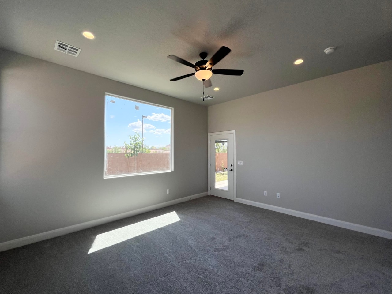 2850 E Smith Creek DR Washington, UT 84780 home for sale, MLS#25-260380 - Erika Rogers Photo 14