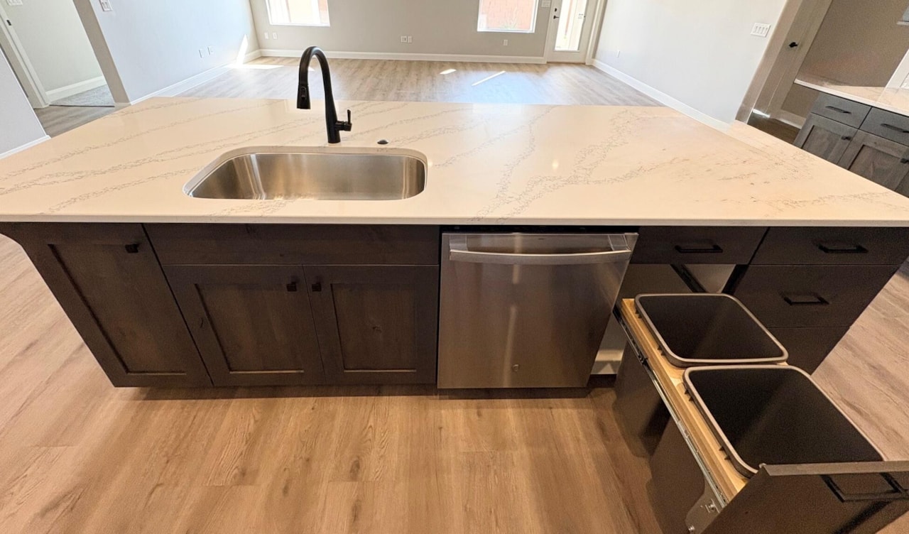 2850 E Smith Creek DR Washington, UT 84780 home for sale, MLS#25-260380 - Erika Rogers Photo 10