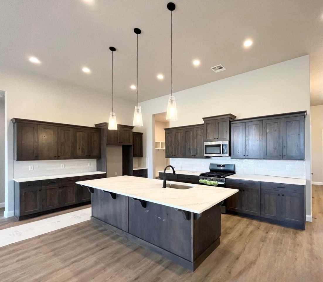 2850 E Smith Creek DR Washington, UT 84780 home for sale, MLS#25-260380 - Erika Rogers Photo 8