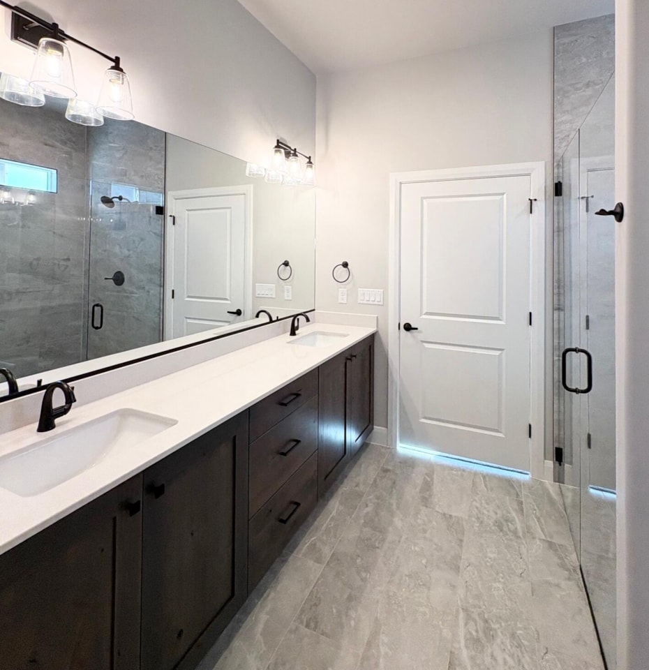 2850 E Smith Creek DR Washington, UT 84780 home for sale, MLS#25-260380 - Erika Rogers Photo 18