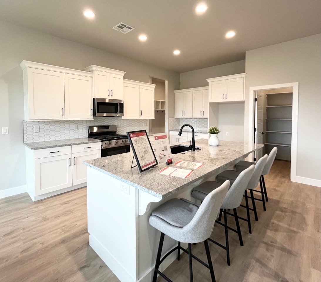 2826 E Smith Creek DR Washington, UT 84780 home for sale, MLS#25-257485 - Erika Rogers Photo 10