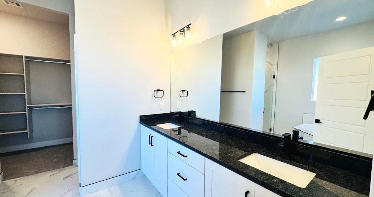 2826 E Smith Creek DR Washington, UT 84780 home for sale, MLS#25-257485 - Erika Rogers Photo 20