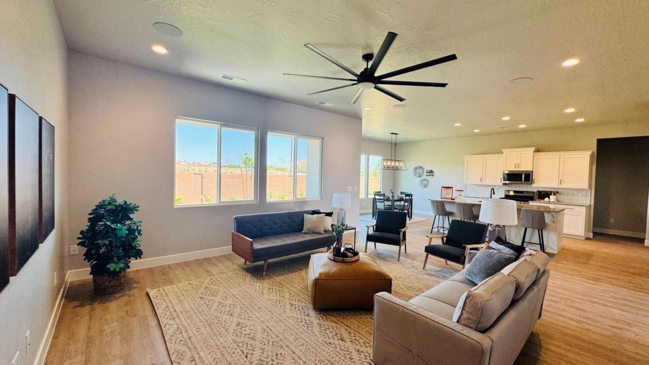 2826 E Smith Creek DR Washington, UT 84780 home for sale, MLS#25-257485 - Erika Rogers Photo 6