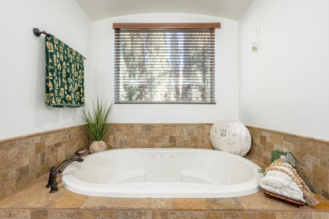 2546 E 1240  S St George, UT 84790 home for sale, MLS#25-267451 - Erika Rogers Photo 13