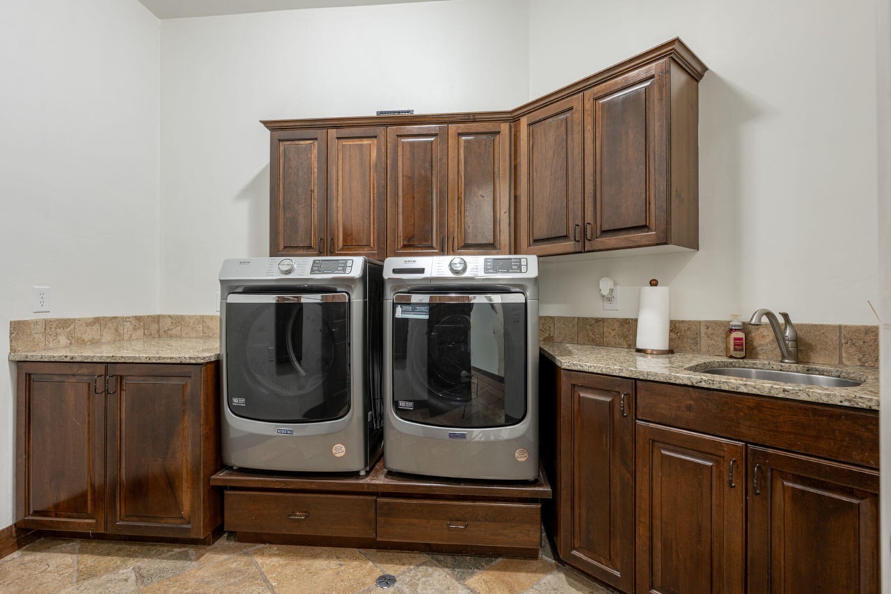 2546 E 1240  S St George, UT 84790 home for sale, MLS#25-267451 - Erika Rogers Photo 20