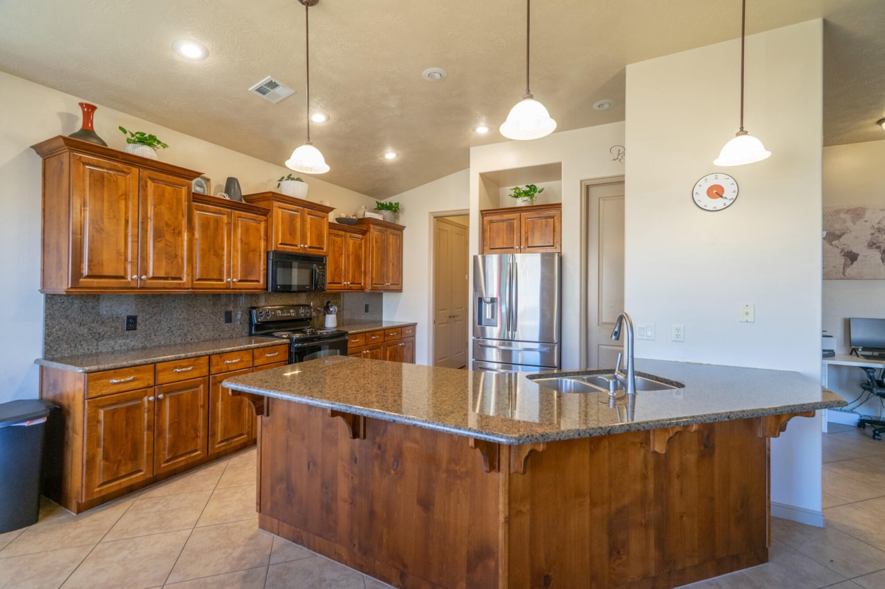 2174 W 1270  N St George, UT 84770 home for sale, MLS#25-267452 - Erika Rogers Photo 14
