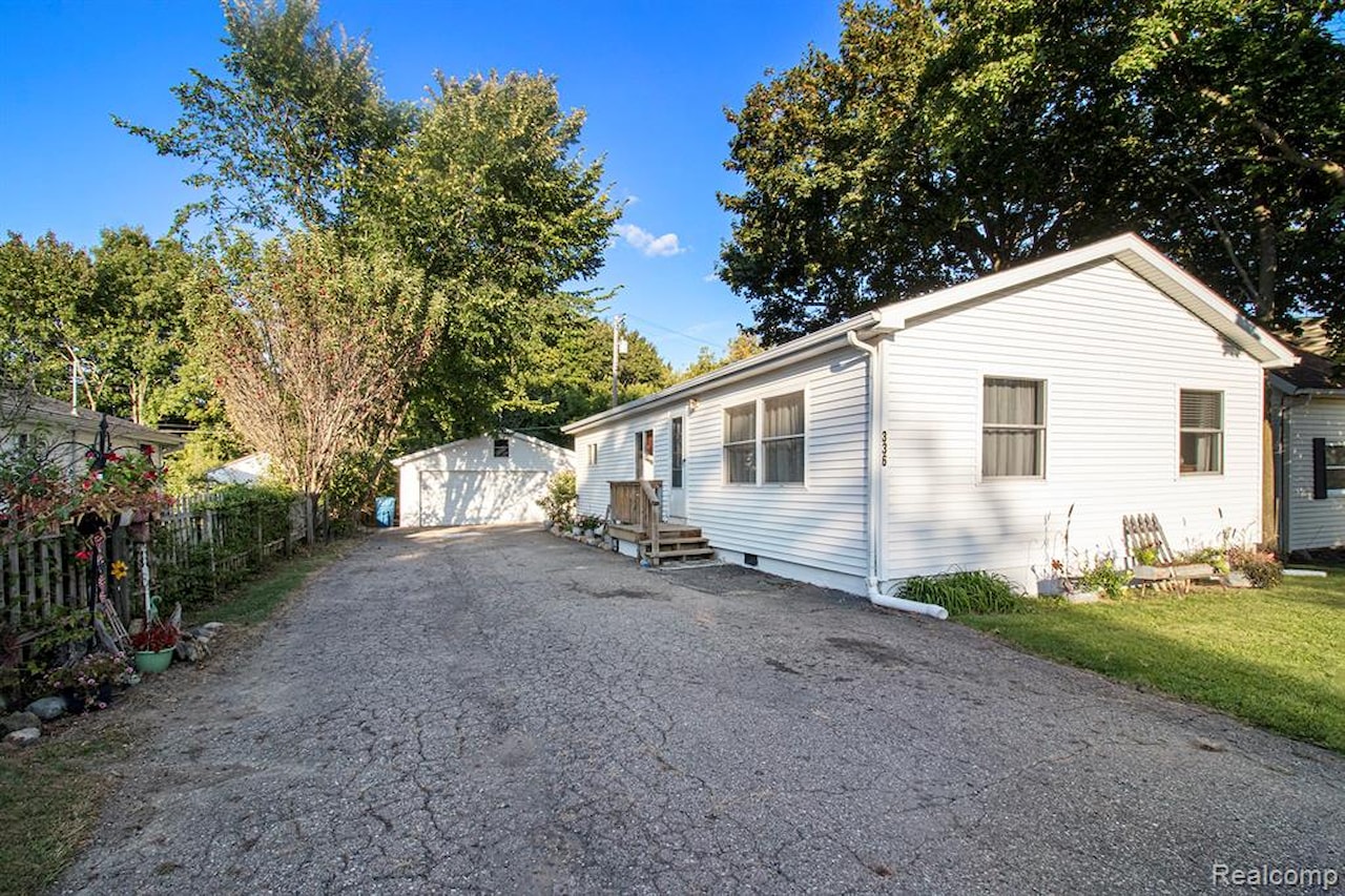 336 Raven St, Lapeer, MI 48446 in City Of Lapeer Audubon Park Add|Lapeer  MLS#
