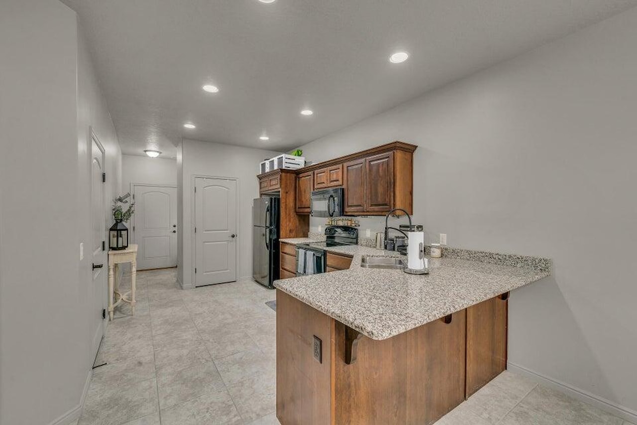 370 W Buena Vista Blvd #83 Washington, UT 84780 home for sale, MLS#25-267469 - Erika Rogers Photo 18