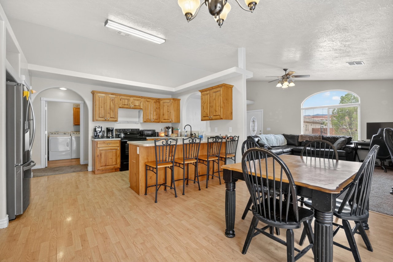 1314 E Pine Valley ST Washington, UT 84780 home for sale, MLS#25-266349 - Erika Rogers Photo 5