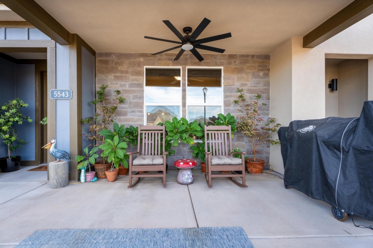 5543 S Carnelian Parkway St George, UT 84790 home for sale, MLS#25-265402 - Erika Rogers Photo 9