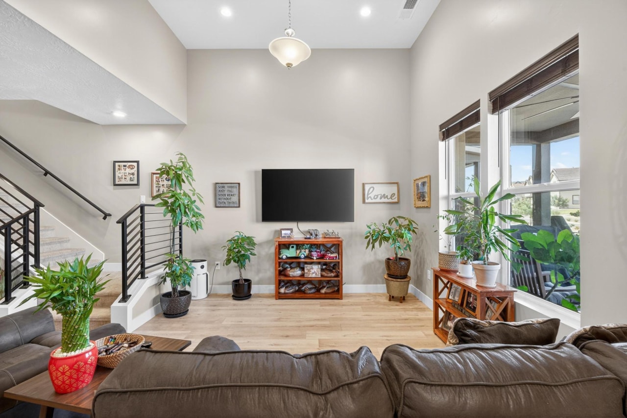 5543 S Carnelian Parkway St George, UT 84790 home for sale, MLS#25-265402 - Erika Rogers Photo 11