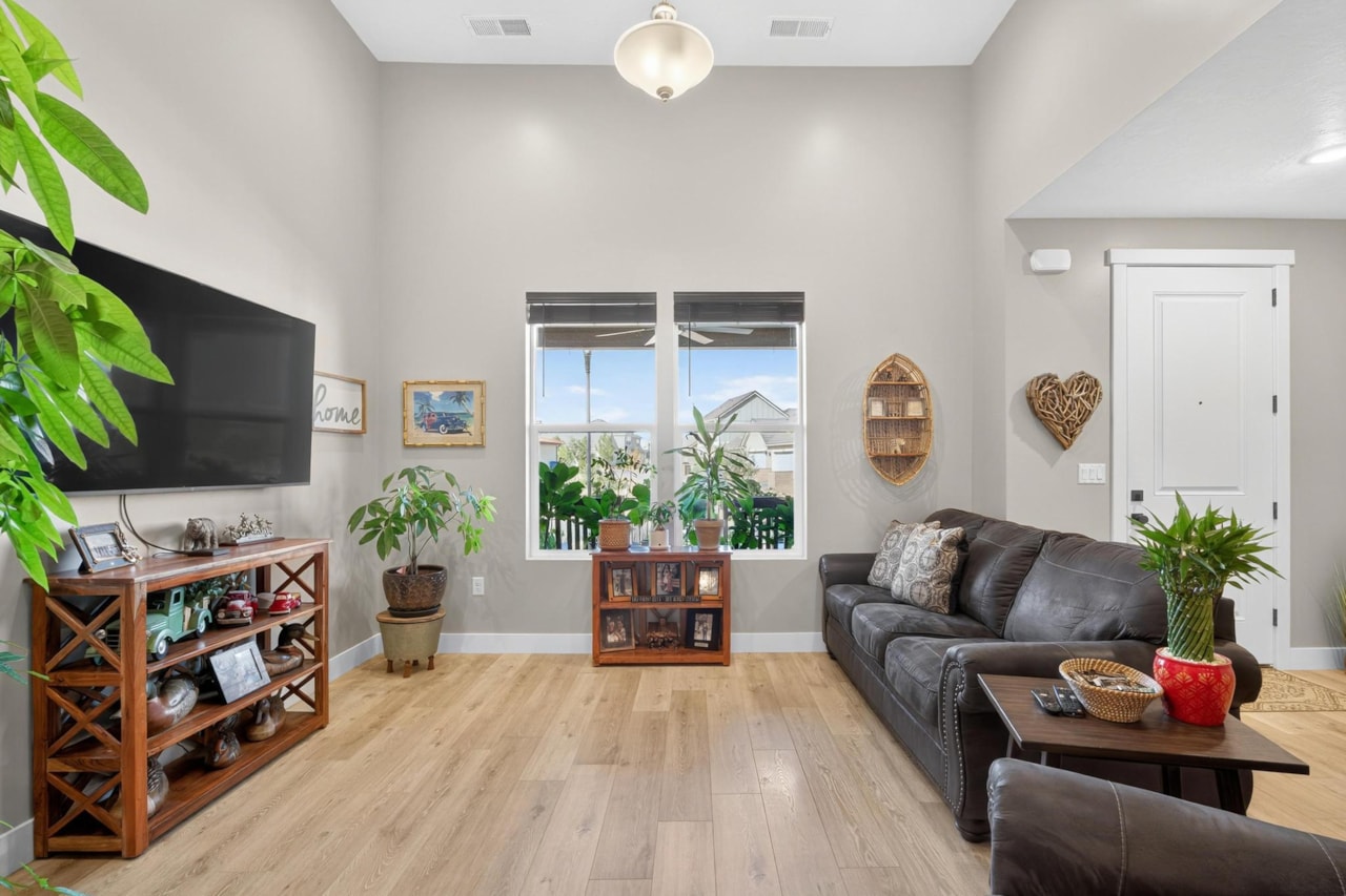 5543 S Carnelian Parkway St George, UT 84790 home for sale, MLS#25-265402 - Erika Rogers Photo 13