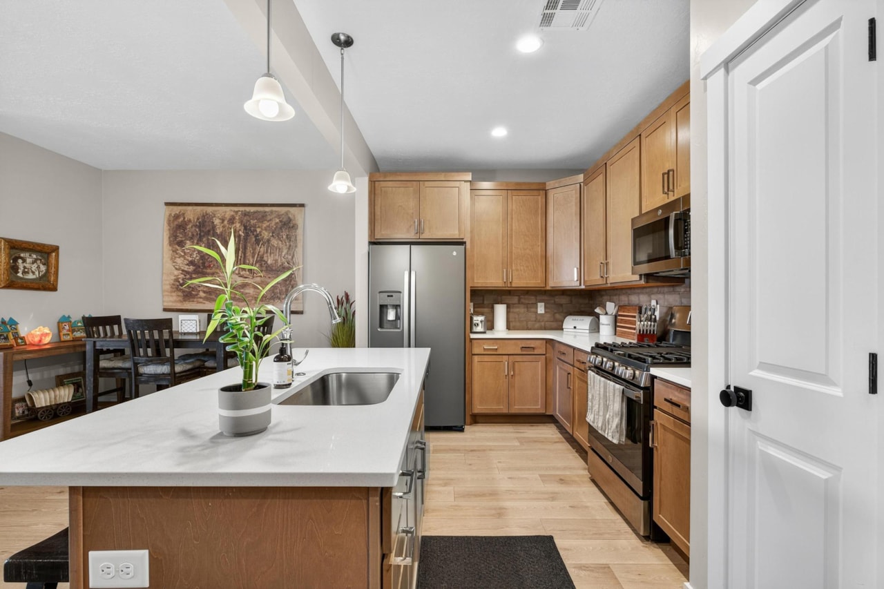 5543 S Carnelian Parkway St George, UT 84790 home for sale, MLS#25-265402 - Erika Rogers Photo 16