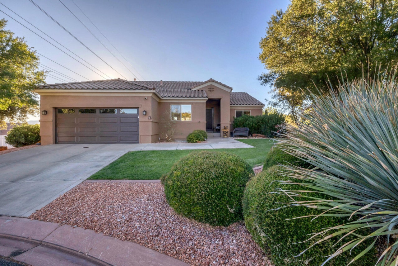 1173 W Snow Canyon Parkway #Unit 6 St George, UT 84770 home for sale, MLS#25-266203 - Erika Rogers
