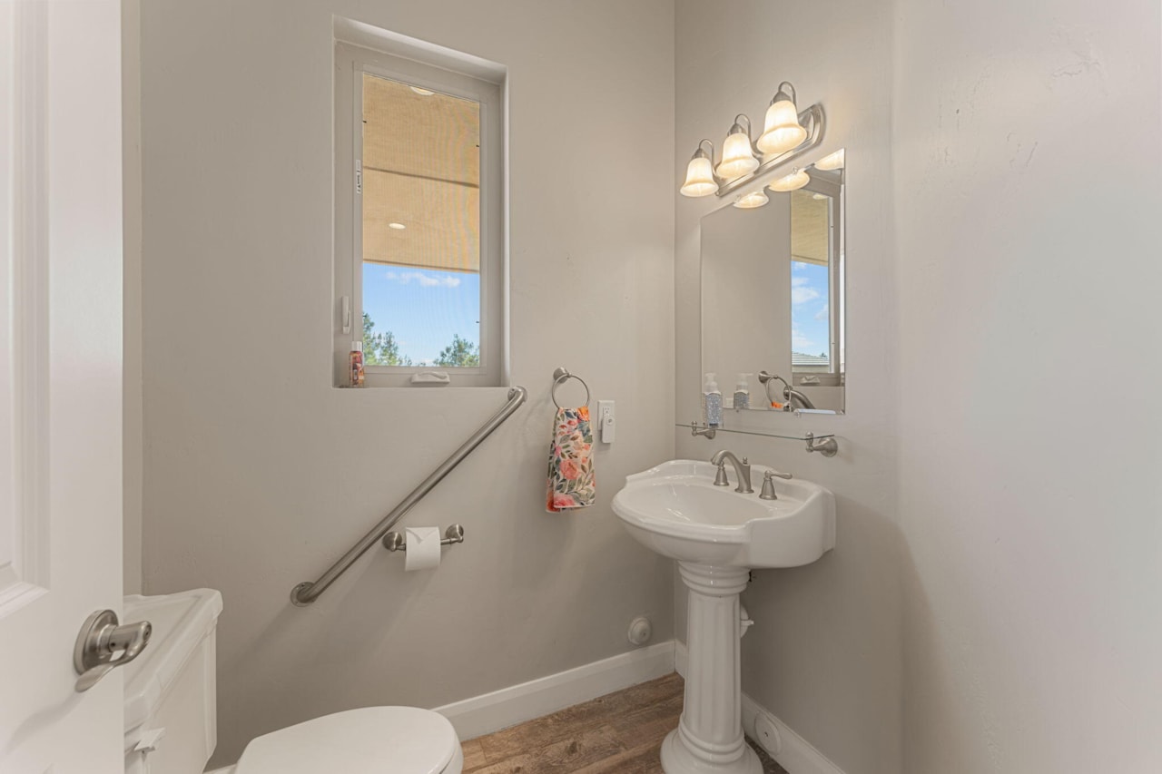 533 W Canyon Trails CIR Dammeron Valley, UT 84783 home for sale, MLS#25-266020 - Erika Rogers Photo 34